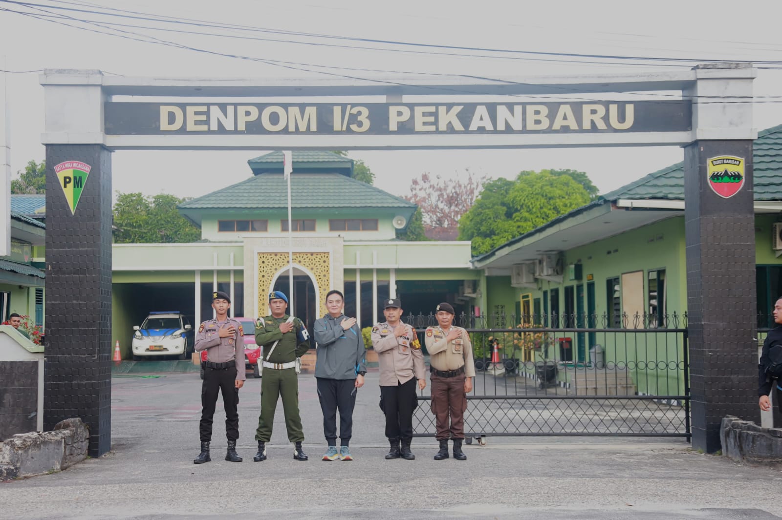 Kebiasaan Unik Kapolda Riau Menyambangi Pos Penjagaan TNI/Polri